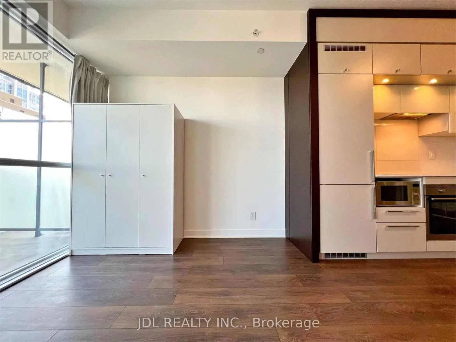 2801 - 15 GRENVILLE STREET