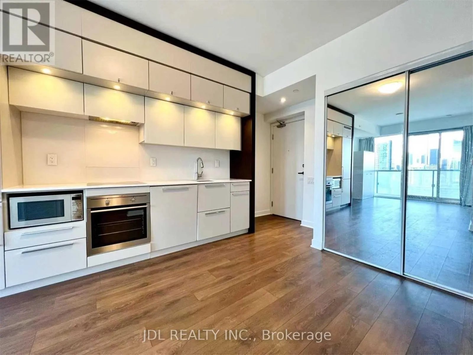 2801 - 15 GRENVILLE STREET