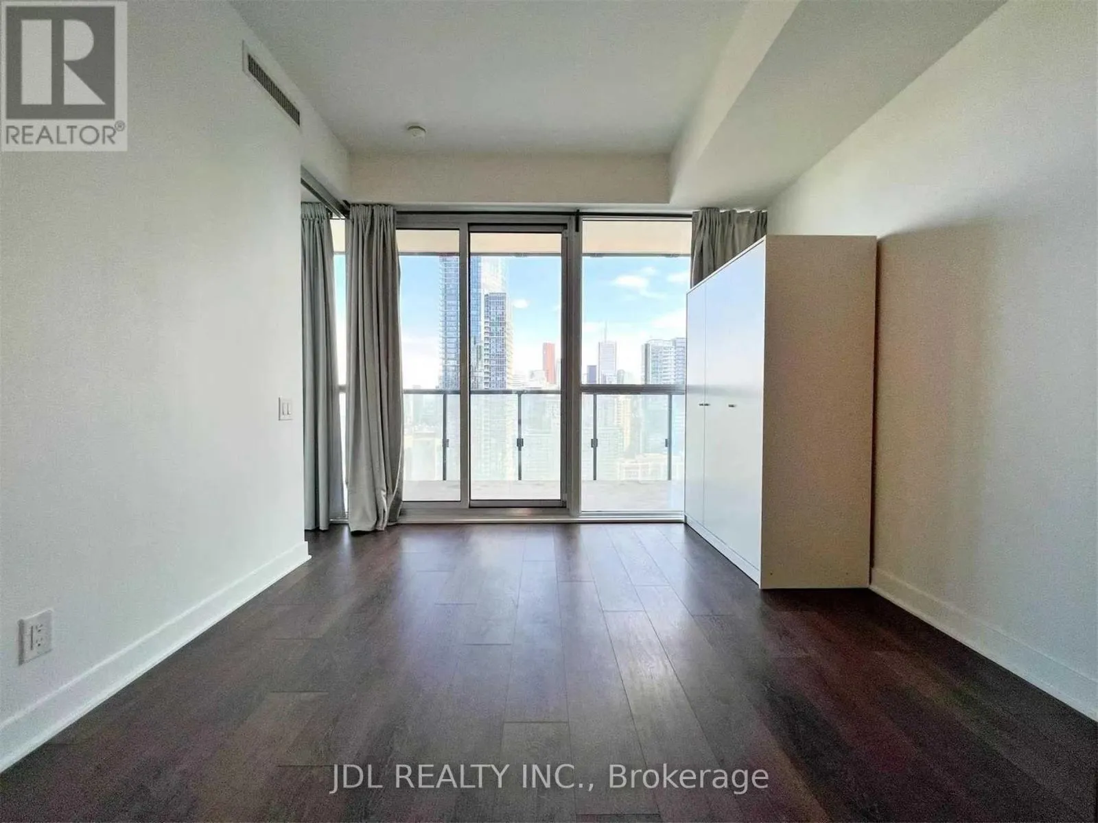 2801 - 15 GRENVILLE STREET