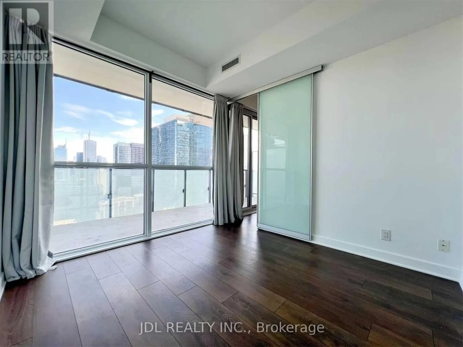 2801 - 15 GRENVILLE STREET