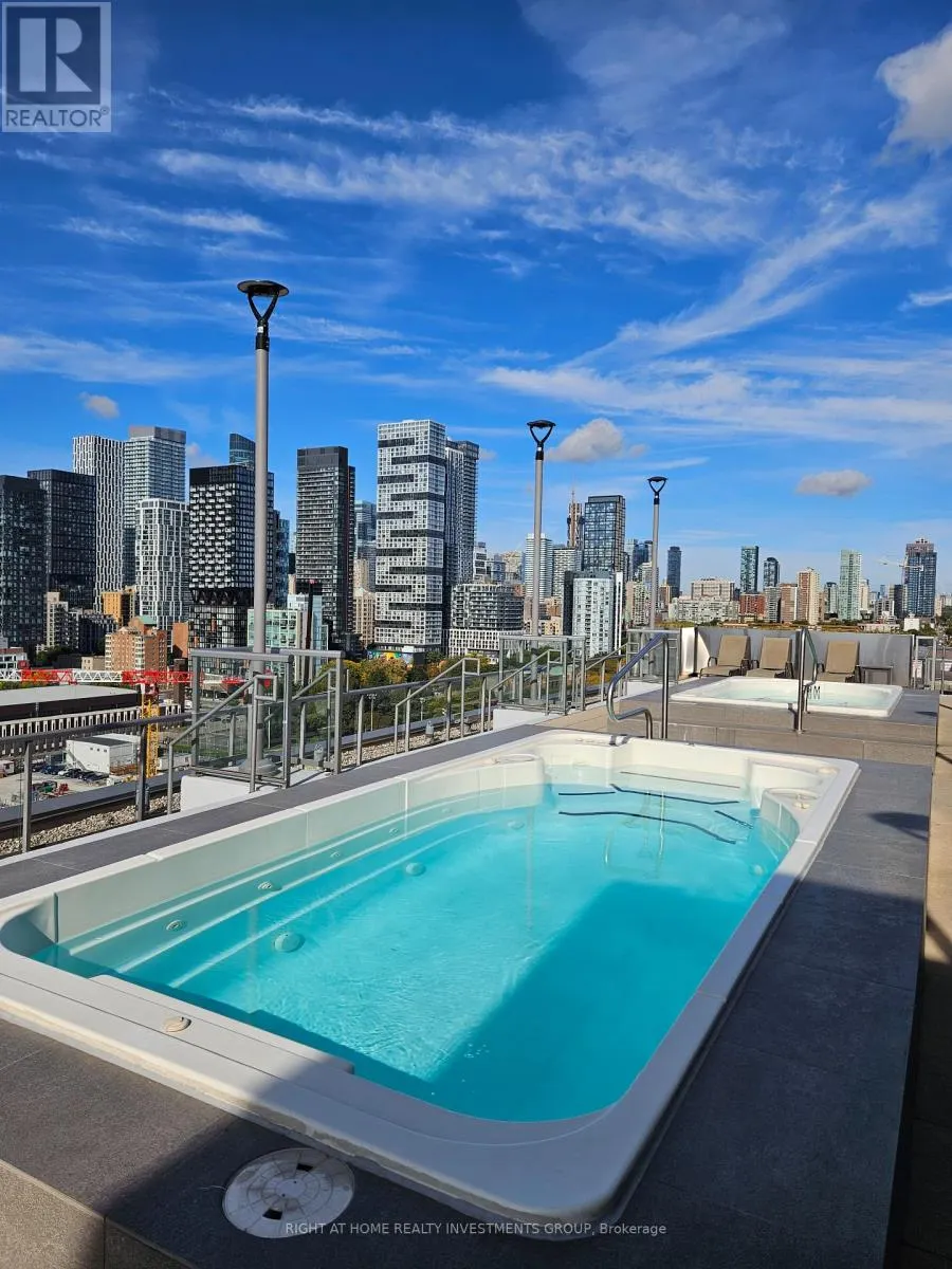 1016 - 320 RICHMOND STREET E