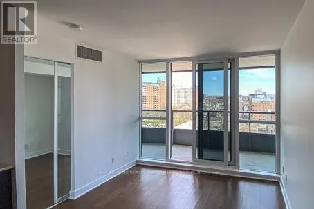 1016 - 320 RICHMOND STREET E