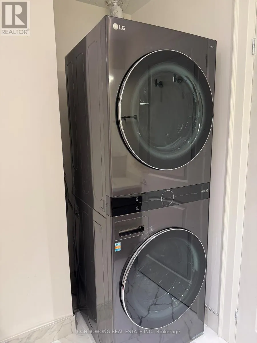 906 - 25 SCRIVENER SQ SQUARE