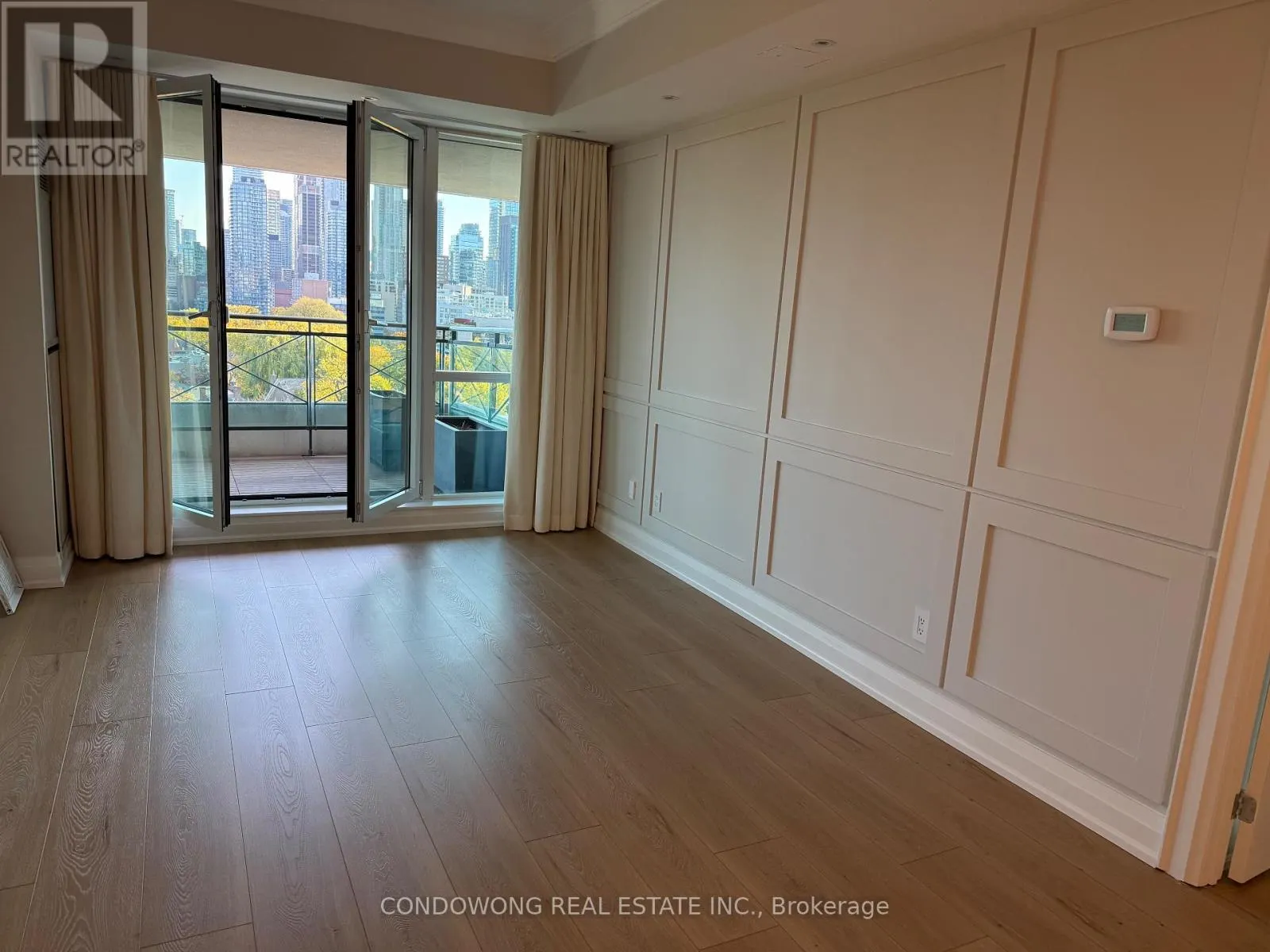 906 - 25 SCRIVENER SQ SQUARE