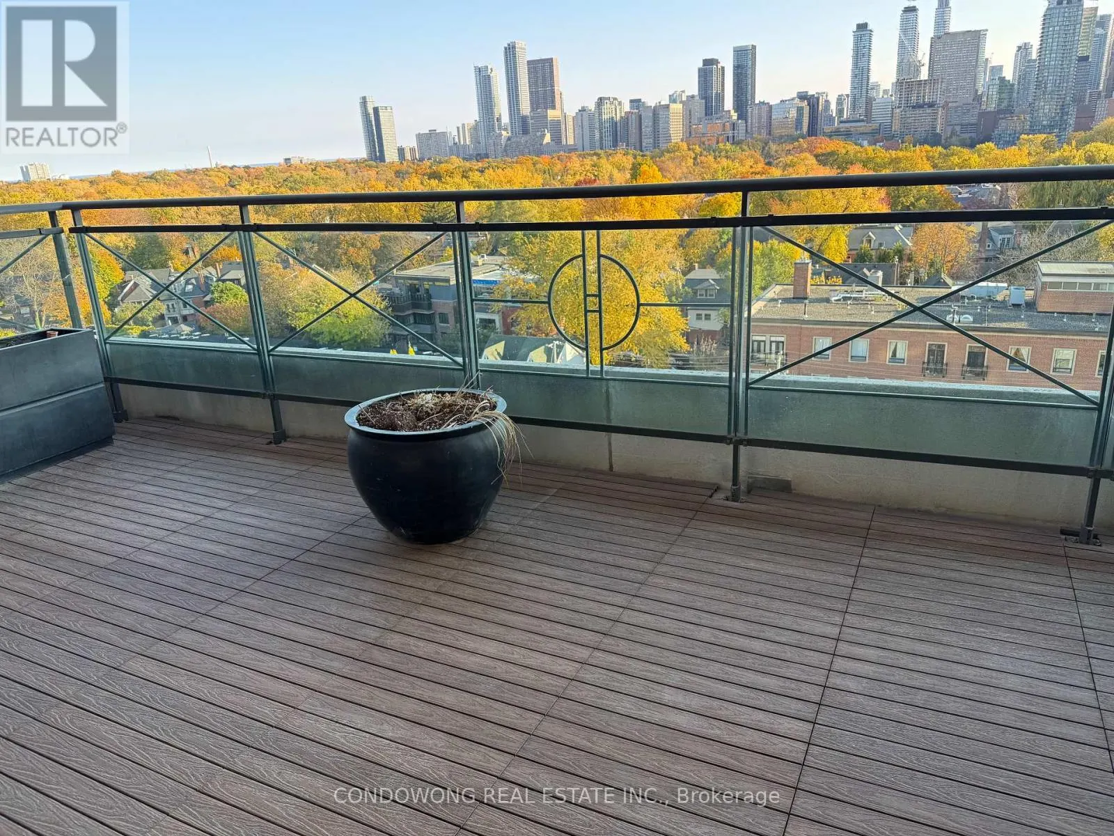 906 - 25 SCRIVENER SQ SQUARE