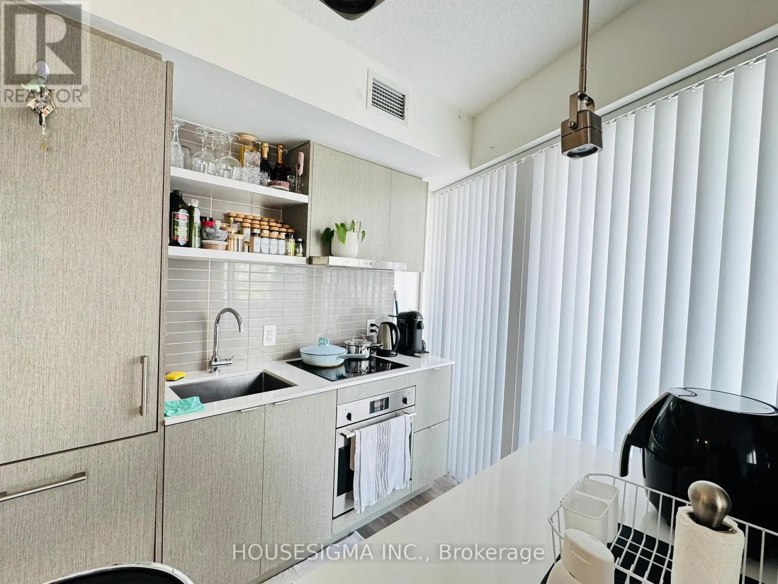 4302 - 88 HARBOUR STREET