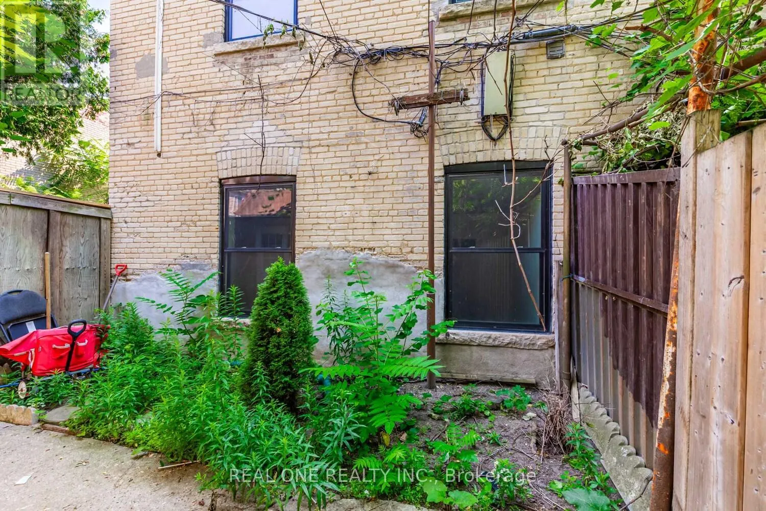 97 LIPPINCOTT STREET