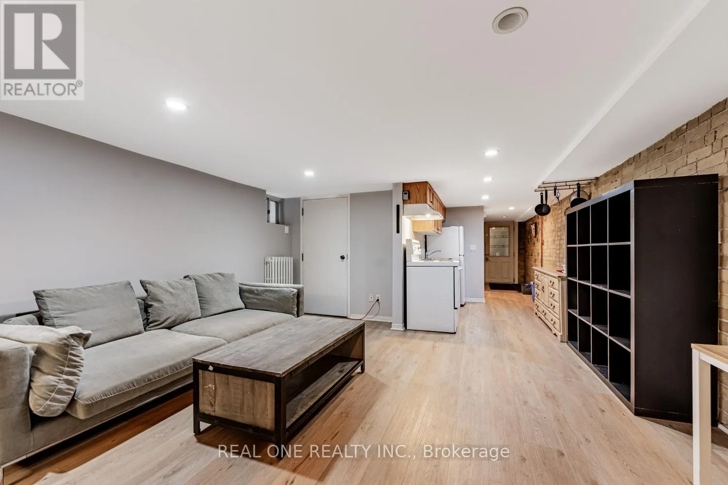 97 LIPPINCOTT STREET