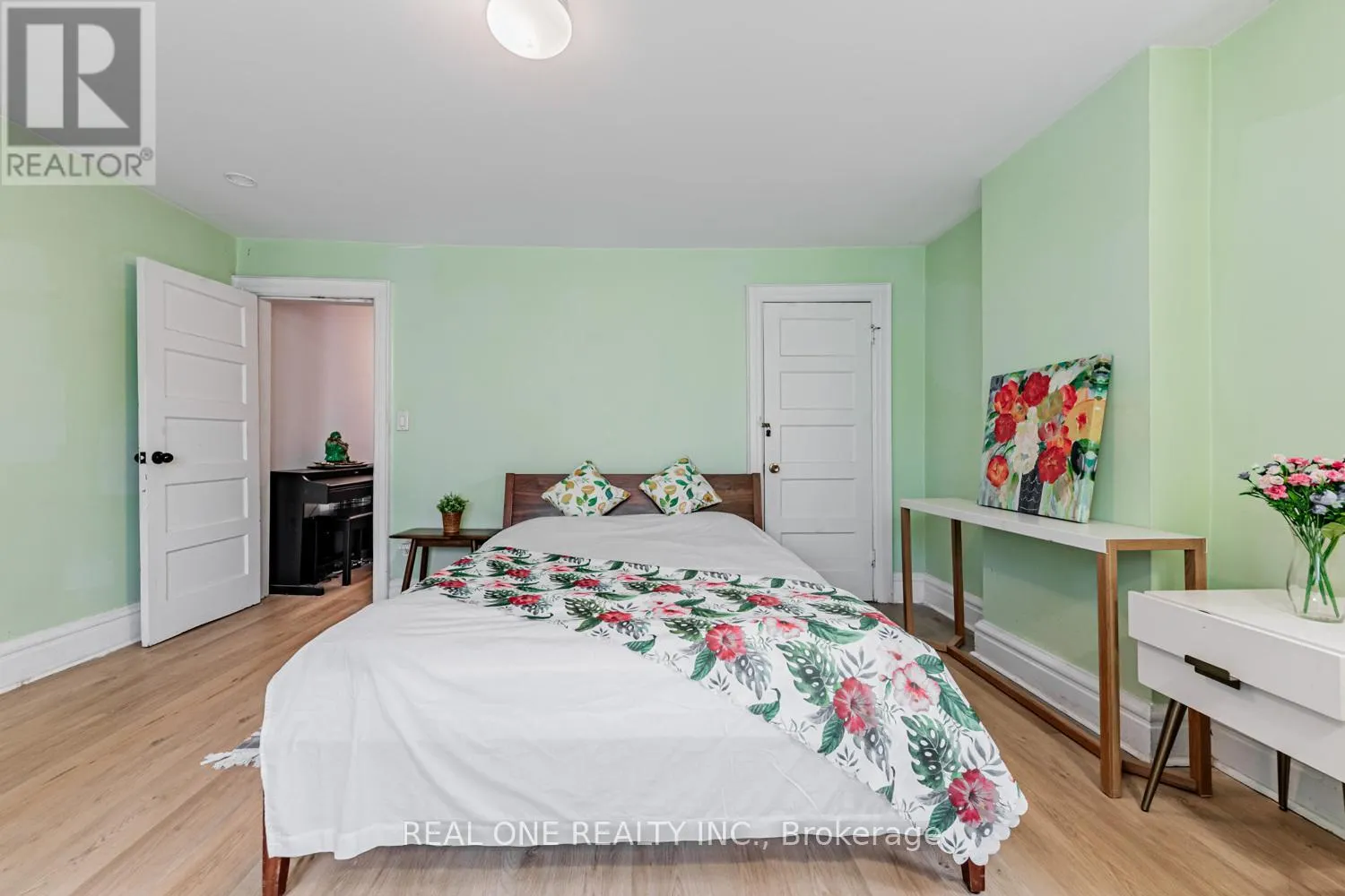 97 LIPPINCOTT STREET