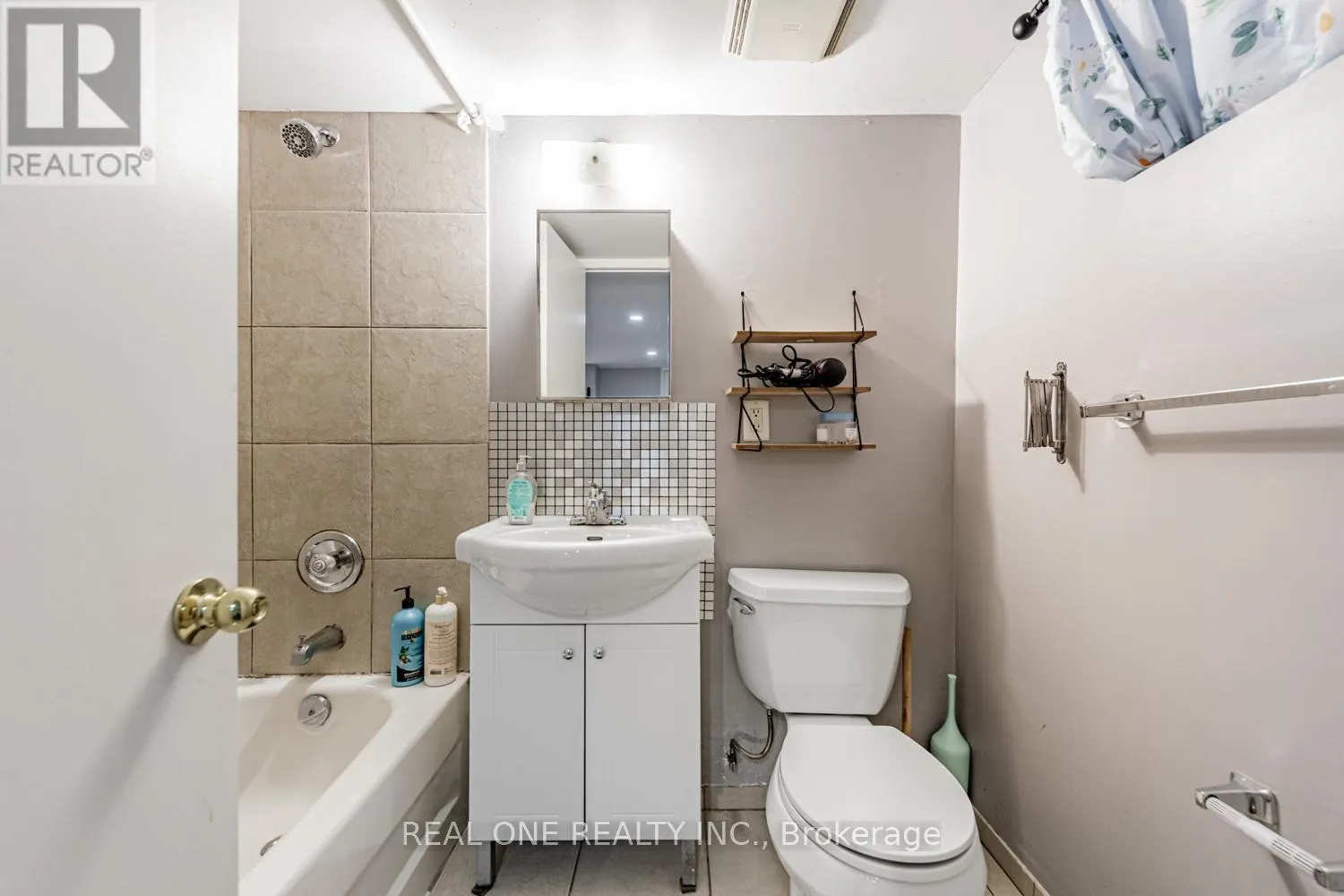 97 LIPPINCOTT STREET