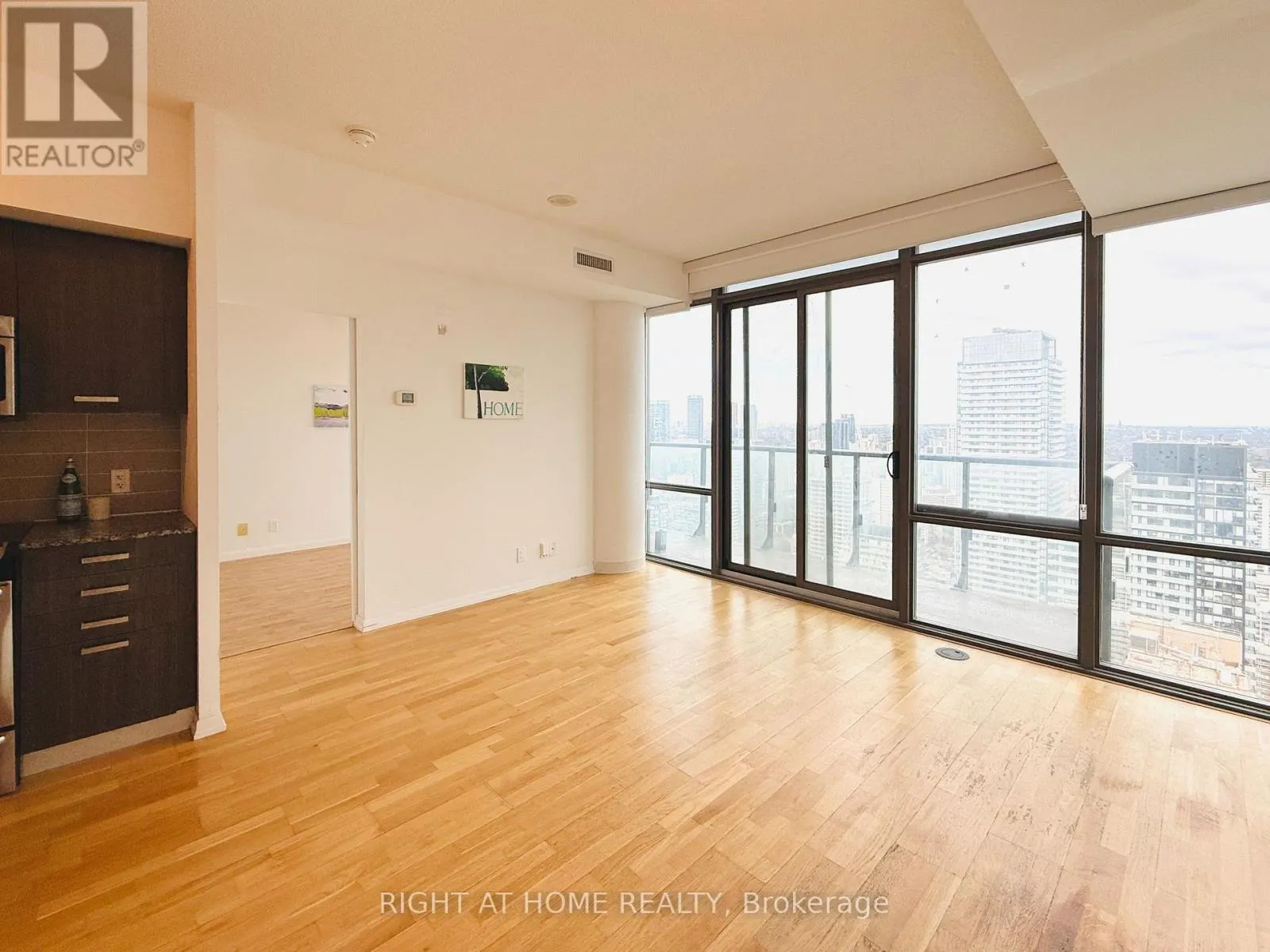 4506 - 832 BAY STREET