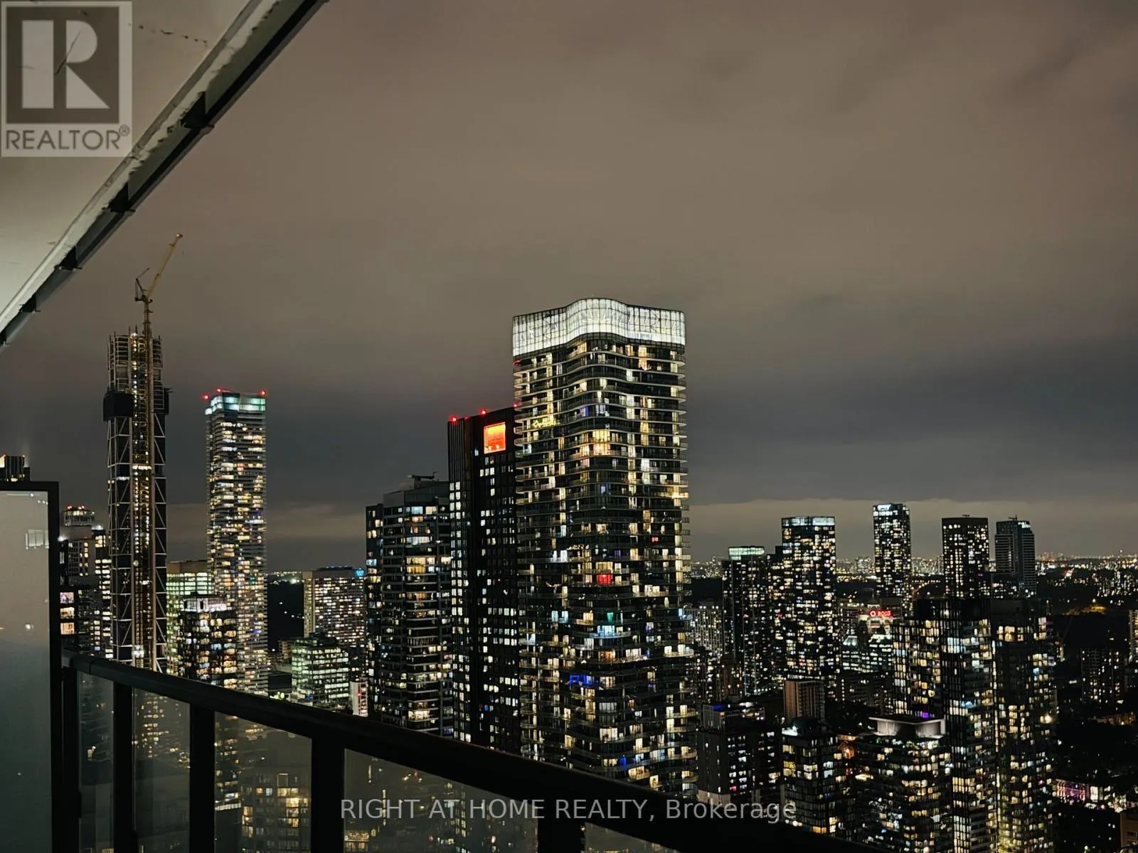 4506 - 832 BAY STREET