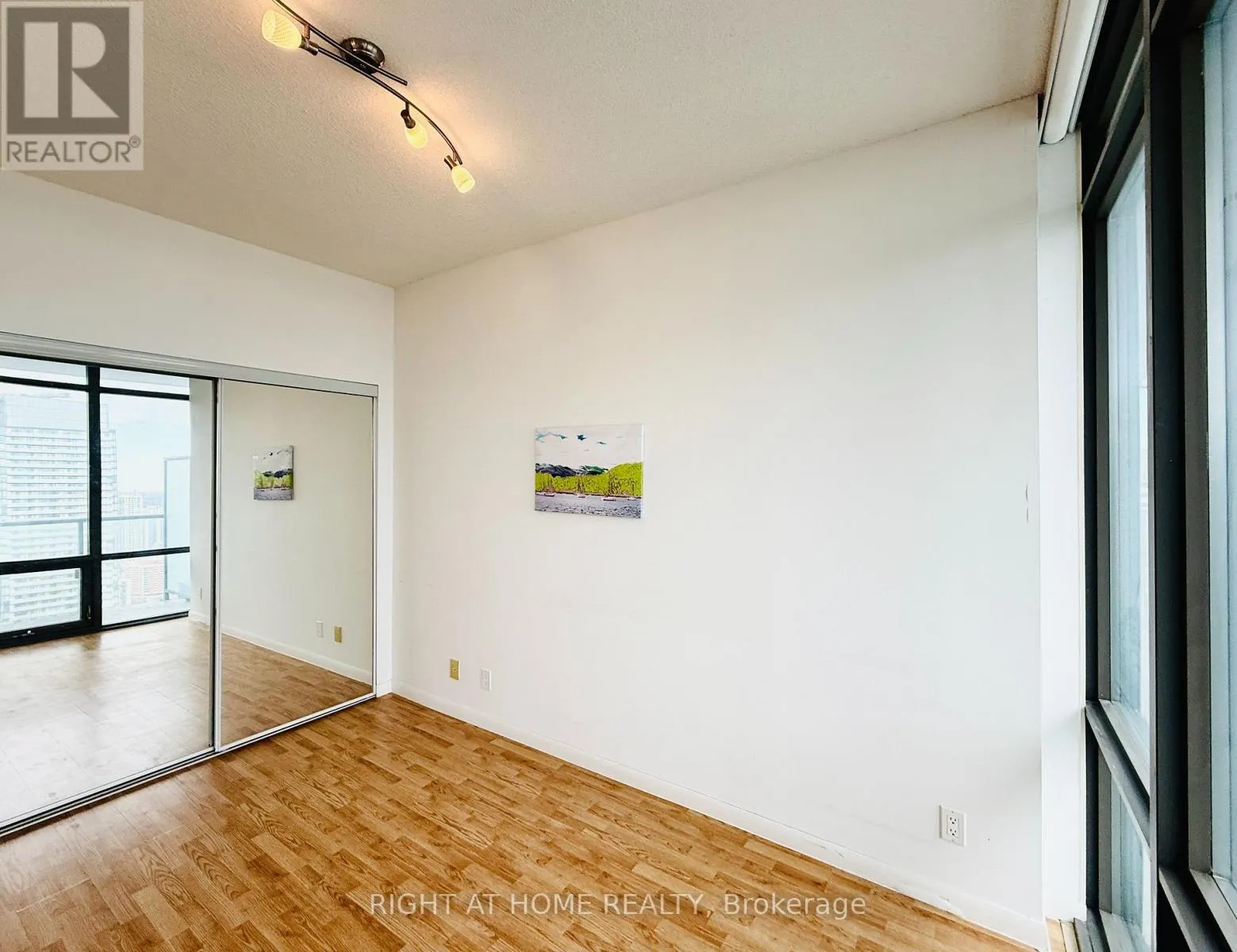 4506 - 832 BAY STREET