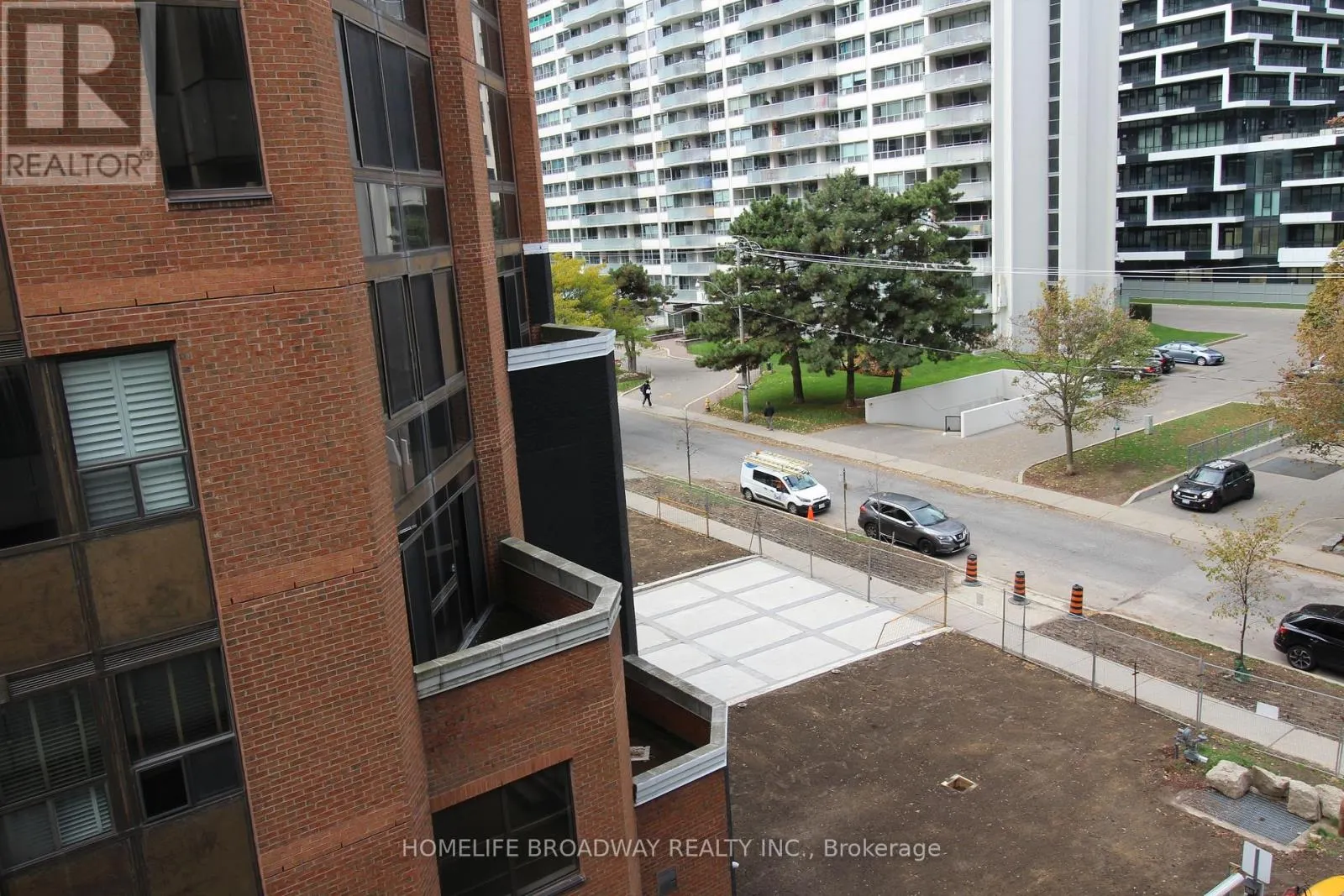 524 - 161 ROEHAMPTON AVENUE