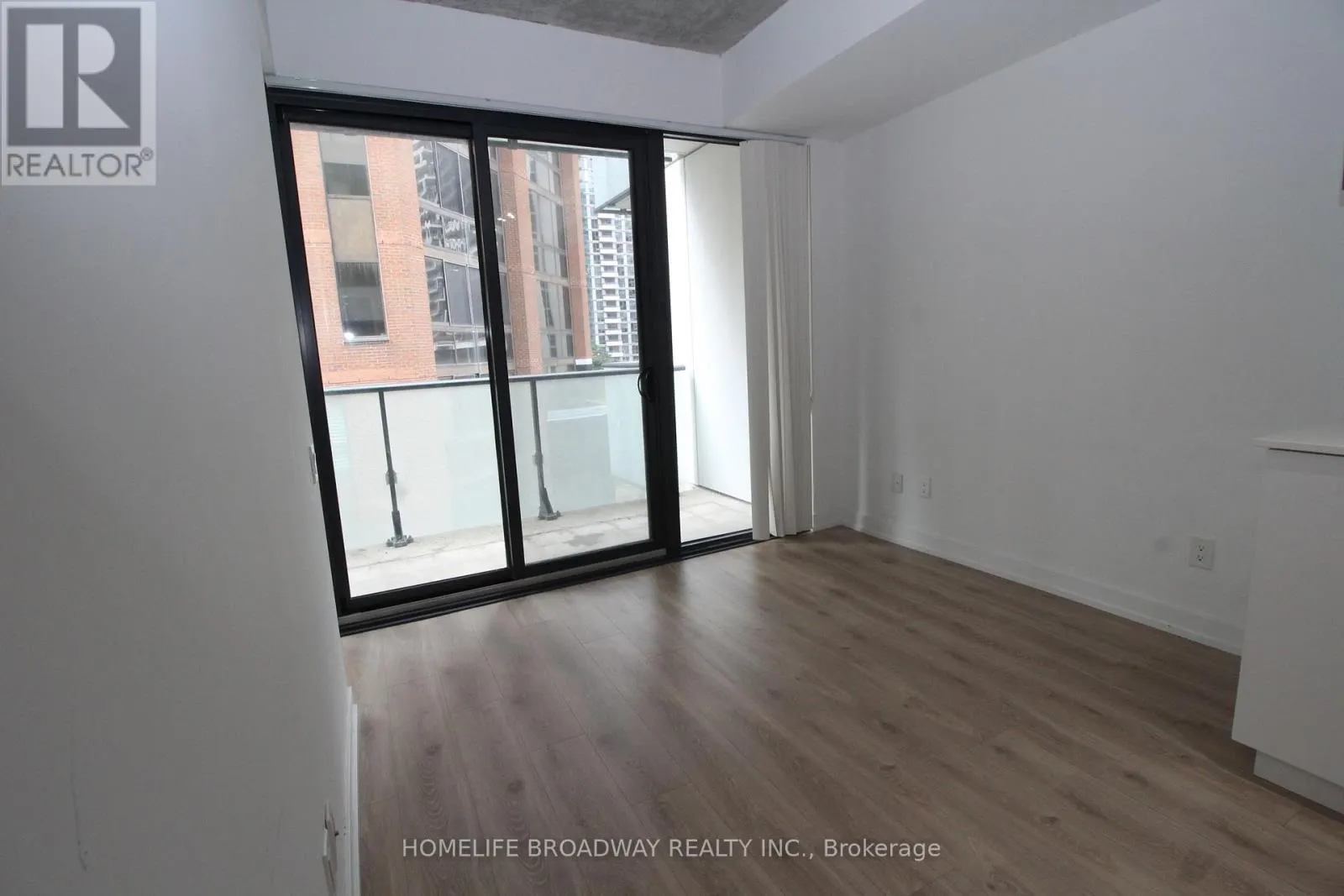 524 - 161 ROEHAMPTON AVENUE