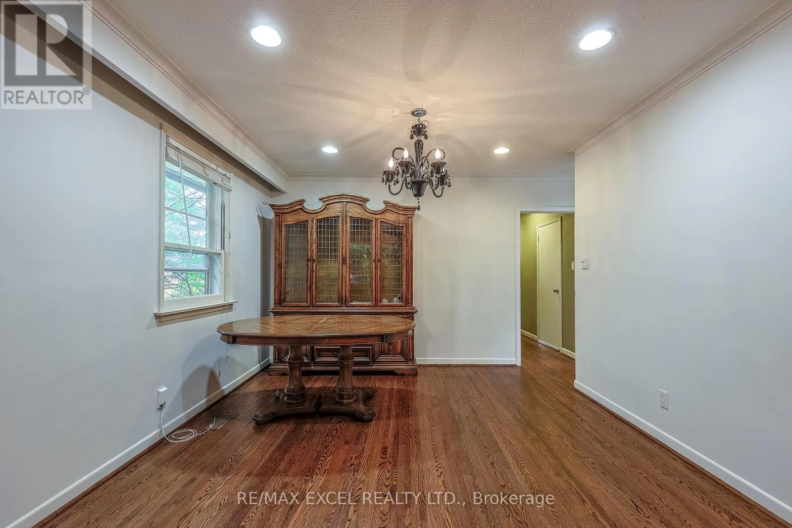 MAIN FL - 241 BURNETT AVENUE W