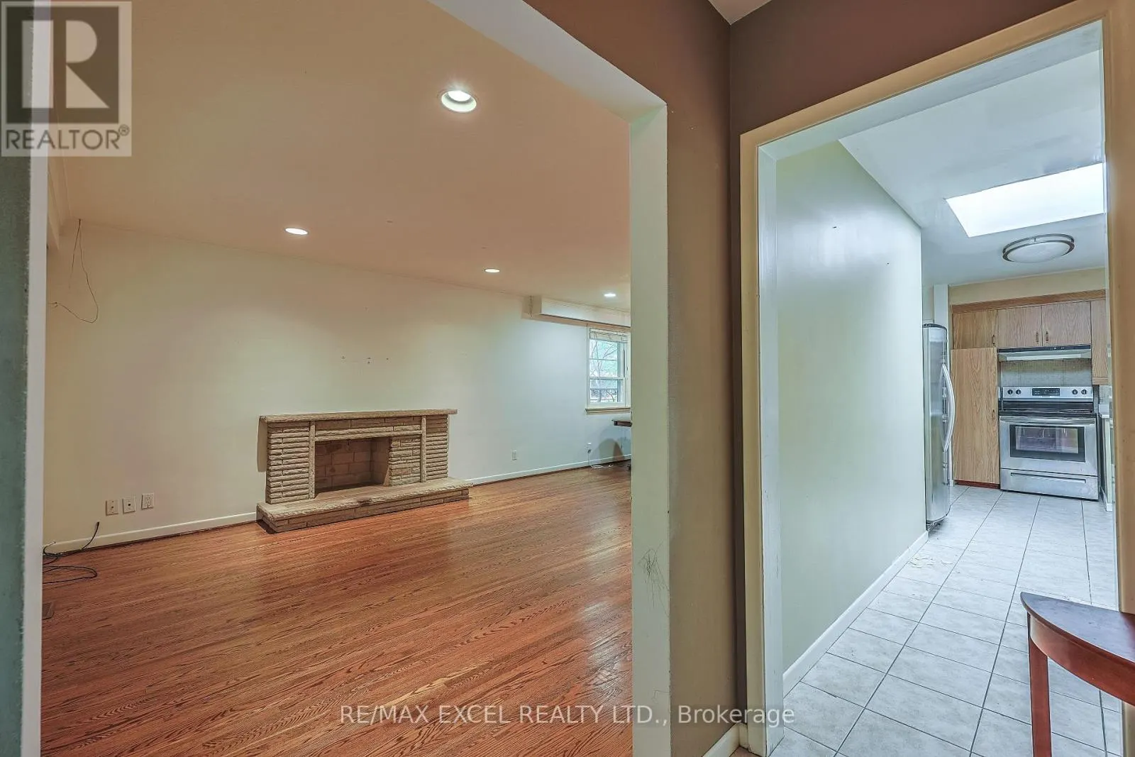 MAIN FL - 241 BURNETT AVENUE W