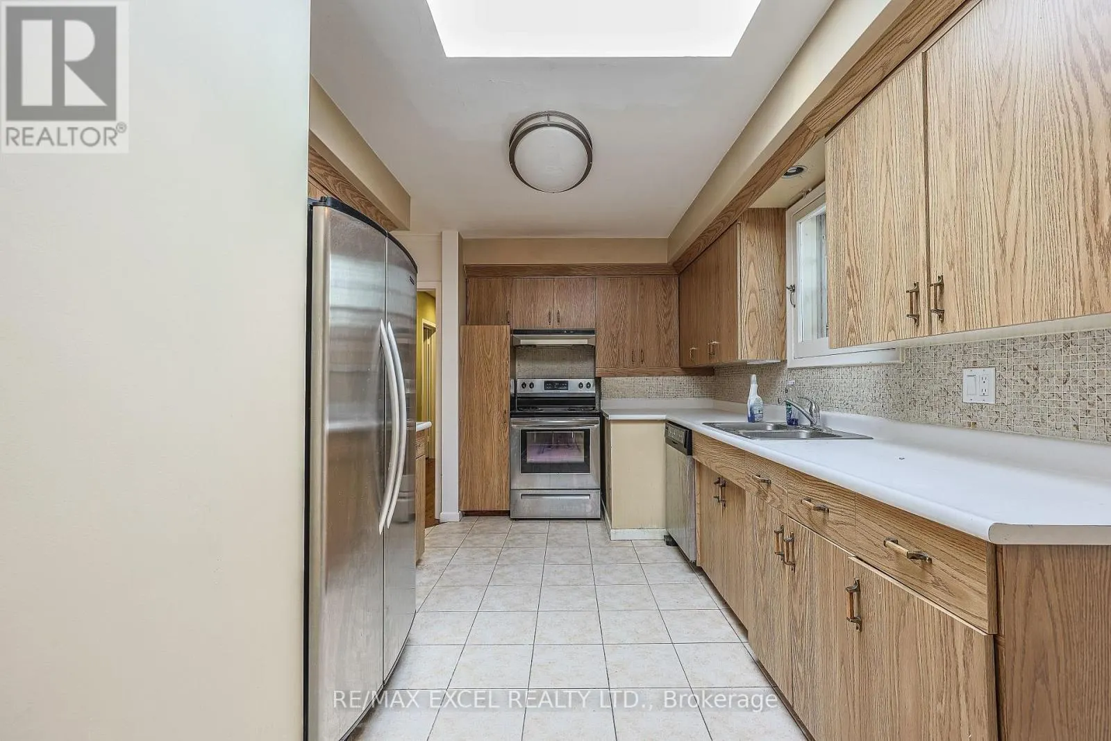 MAIN FL - 241 BURNETT AVENUE W