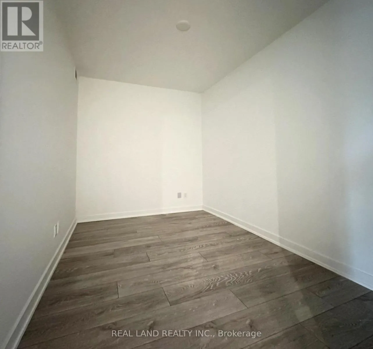 808 - 47 MUTUAL STREET