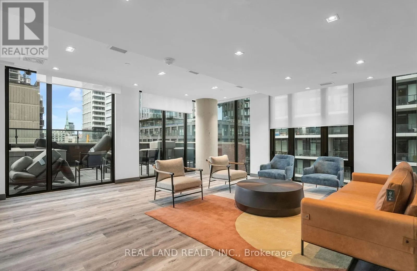 808 - 47 MUTUAL STREET