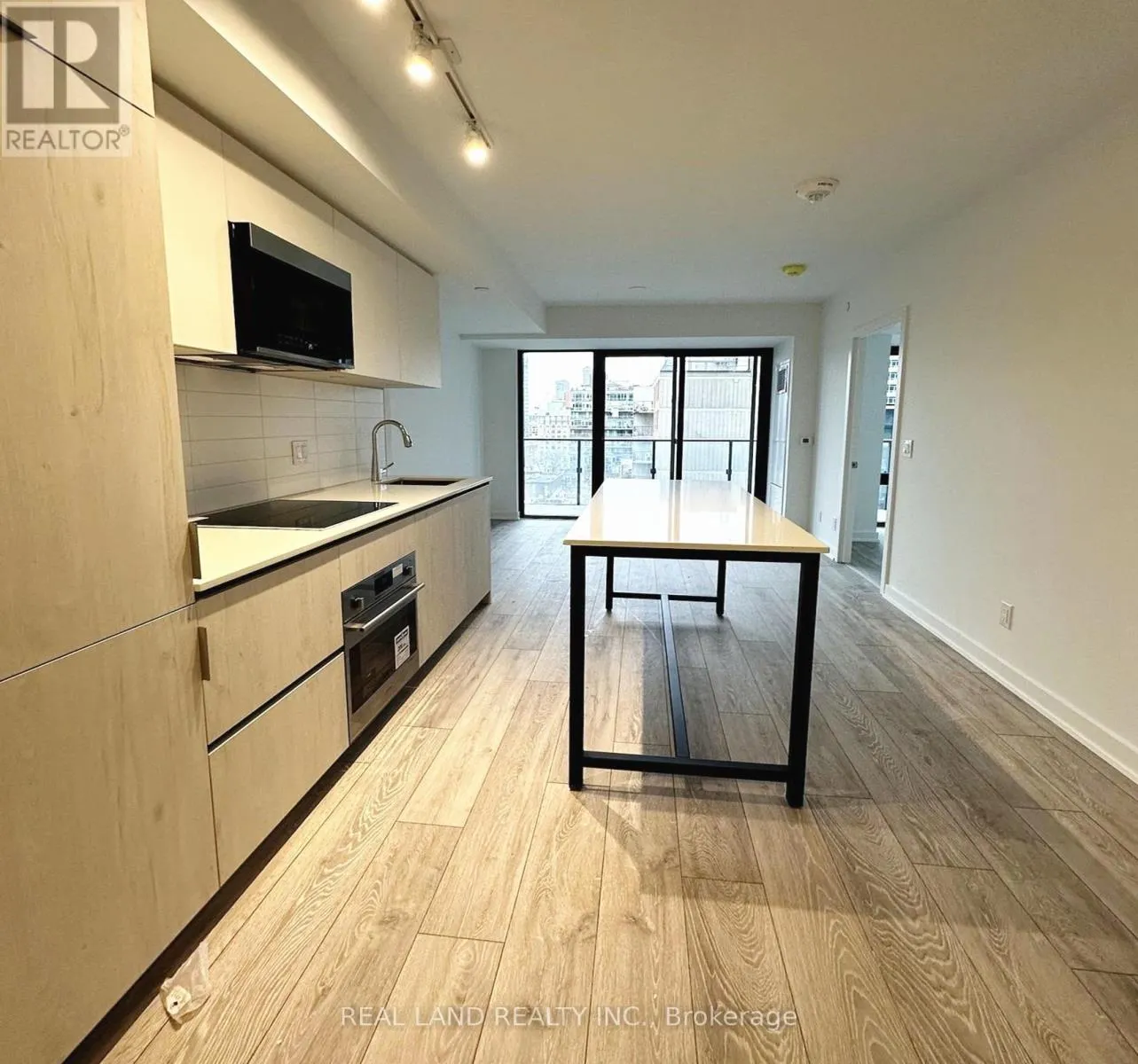 808 - 47 MUTUAL STREET