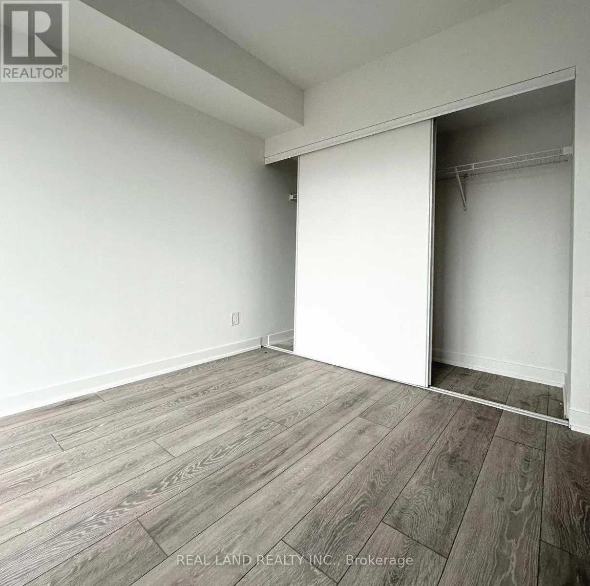 808 - 47 MUTUAL STREET