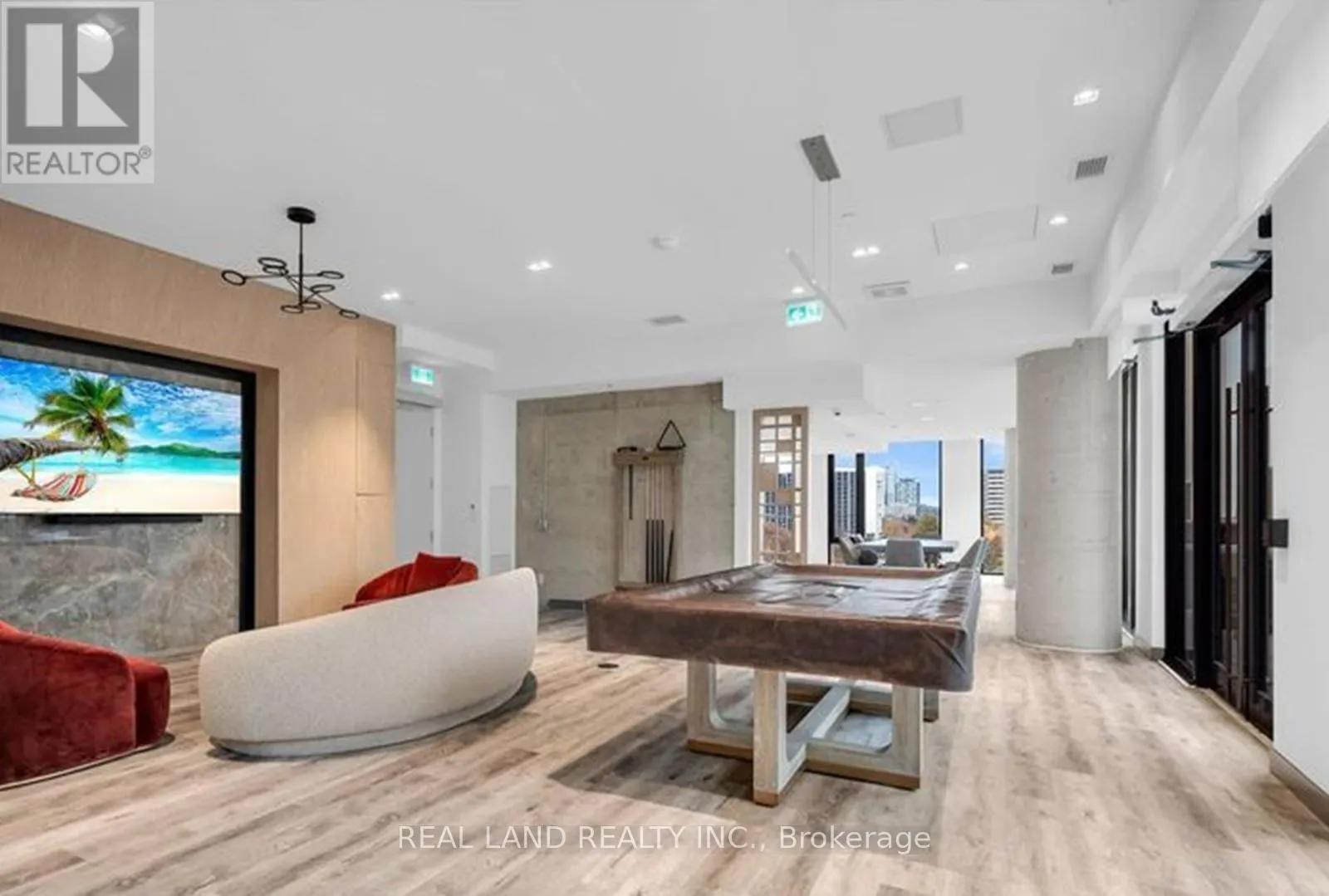 808 - 47 MUTUAL STREET