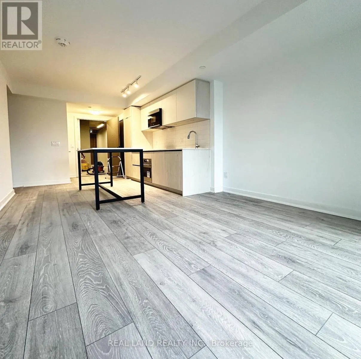 808 - 47 MUTUAL STREET