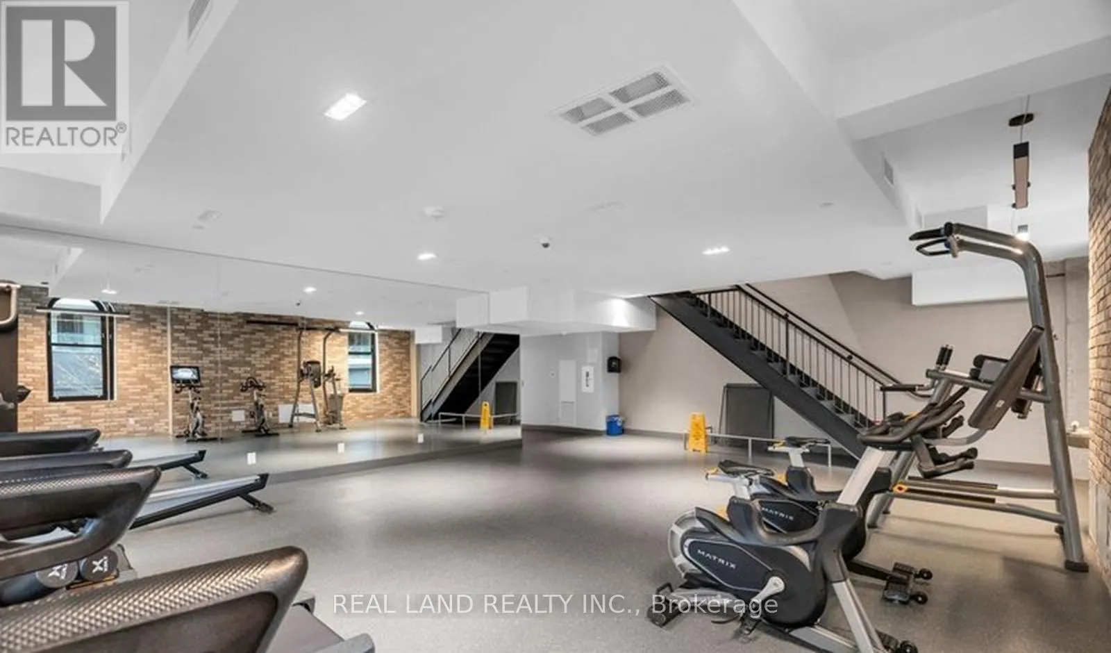 808 - 47 MUTUAL STREET