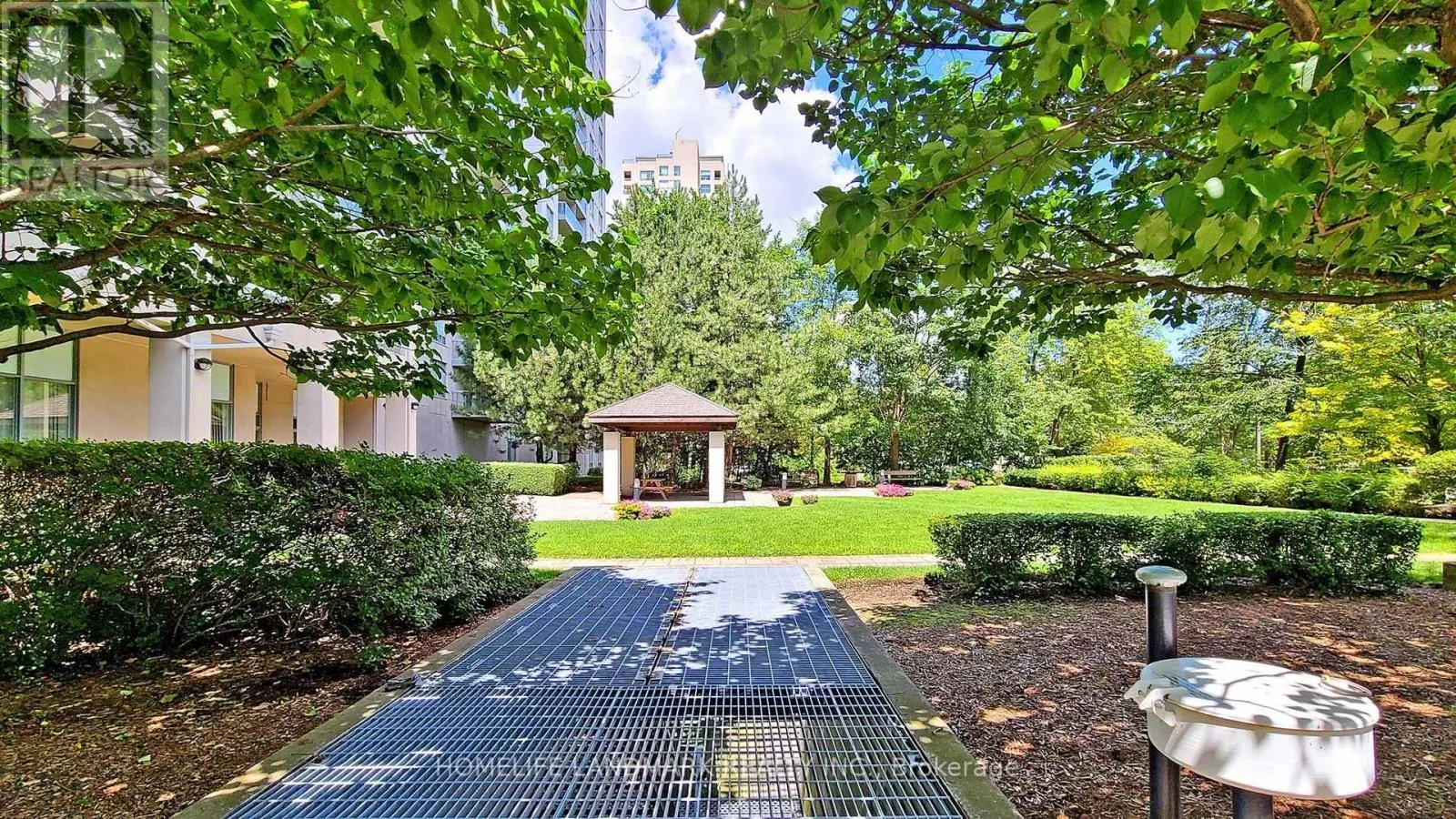 1103 - 28 EMPRESS AVENUE