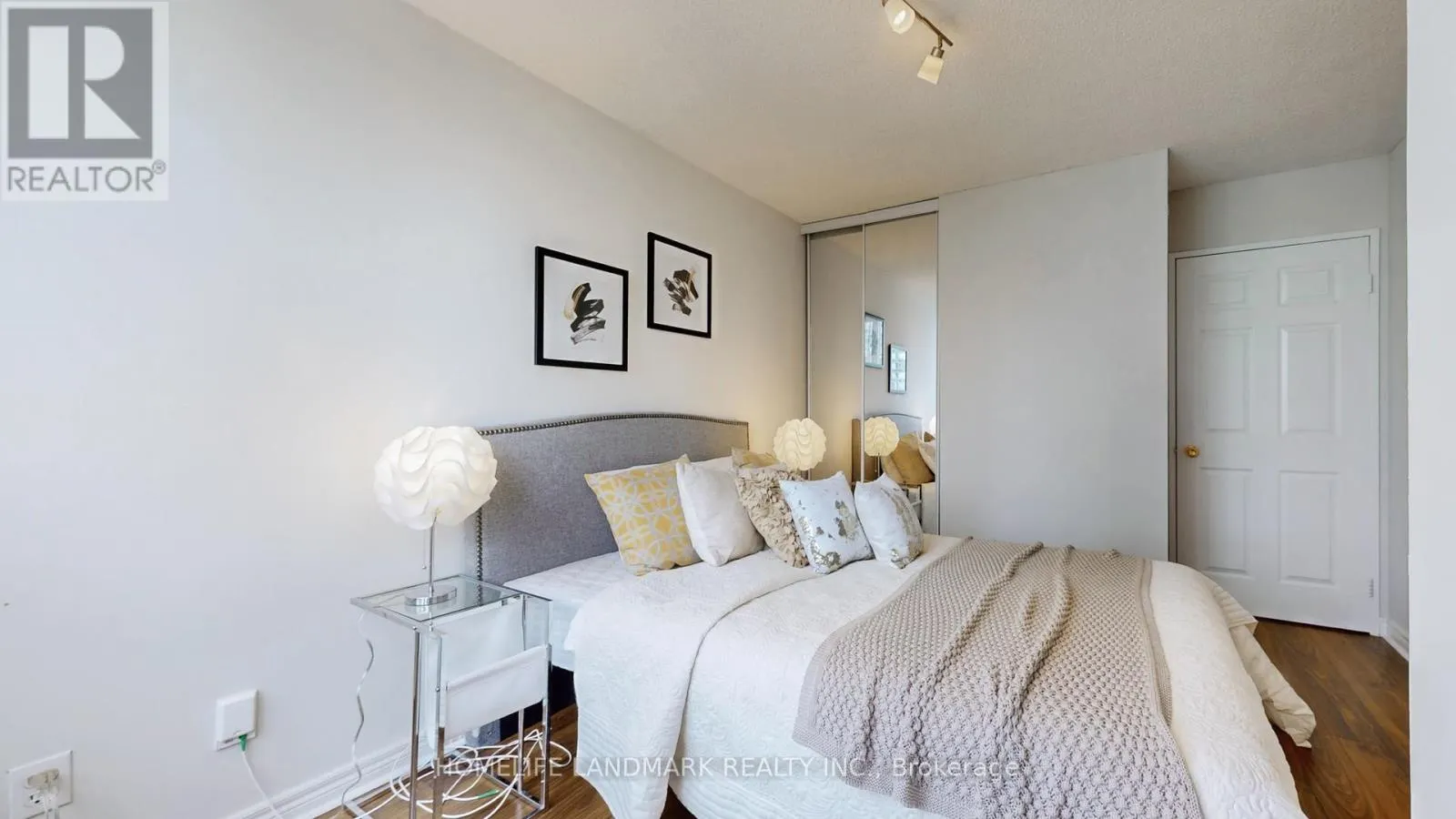 1103 - 28 EMPRESS AVENUE