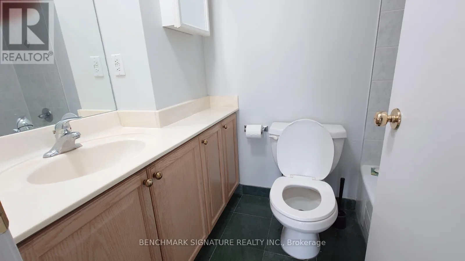 2104 - 7 KING STREET E