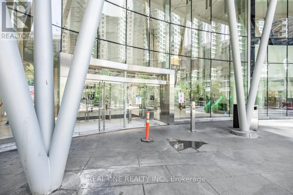 4710 - 12 YORK STREET