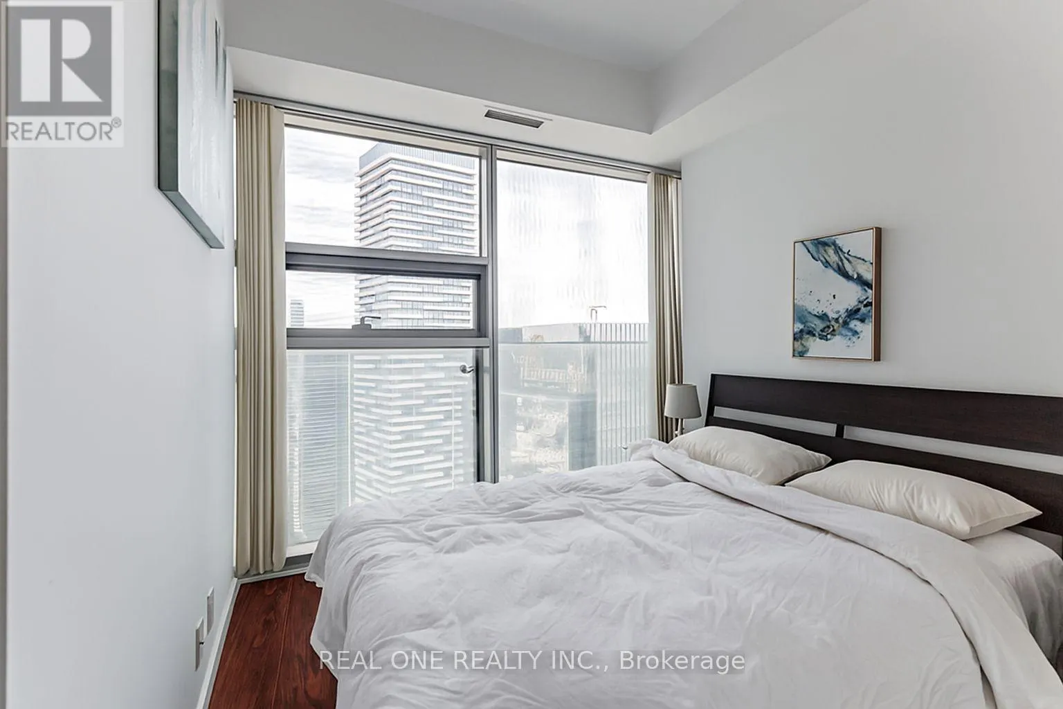 4710 - 12 YORK STREET