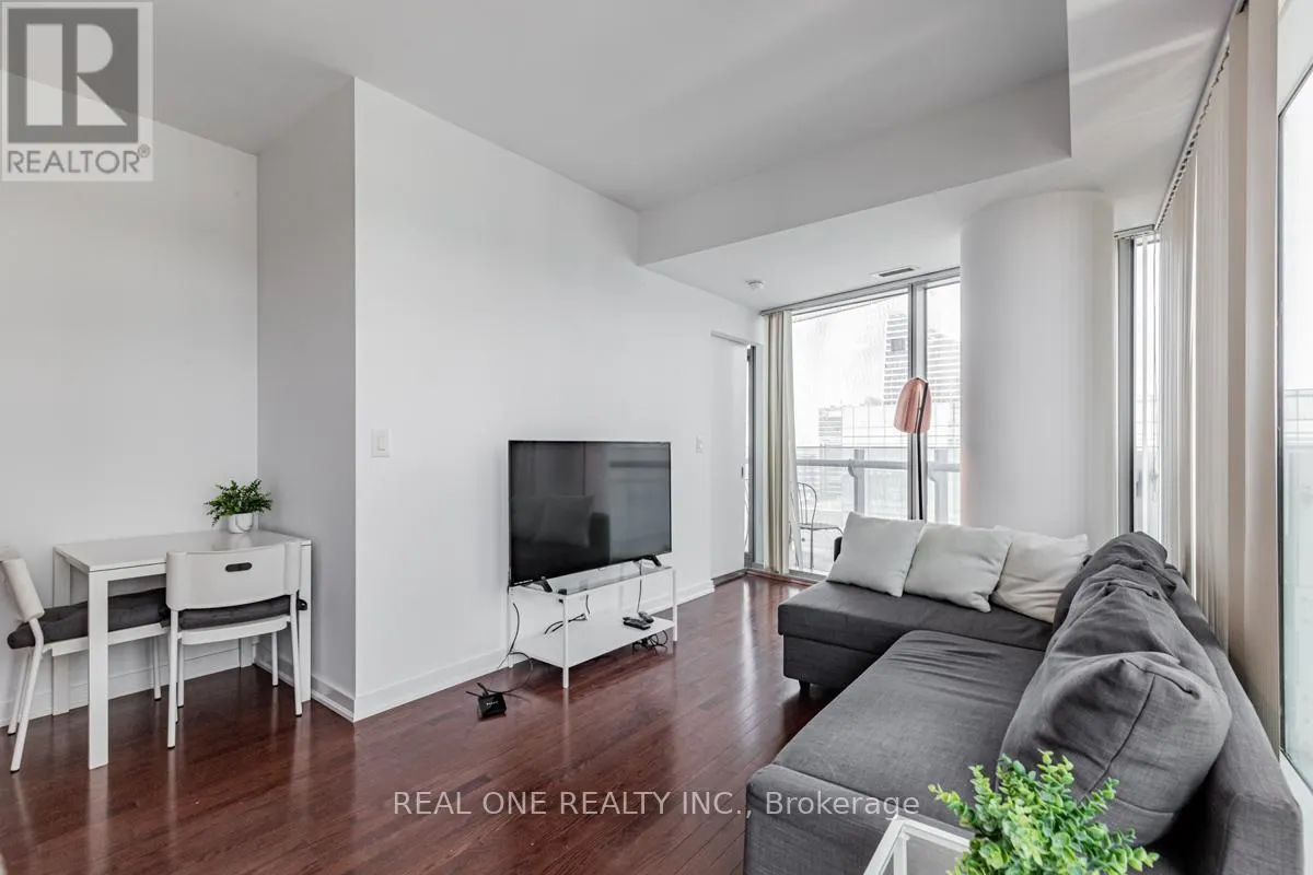 4710 - 12 YORK STREET