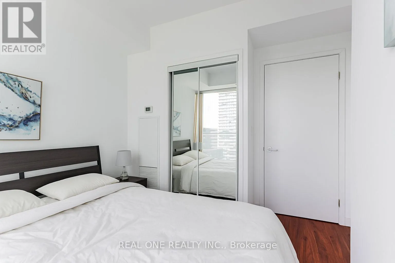 4710 - 12 YORK STREET