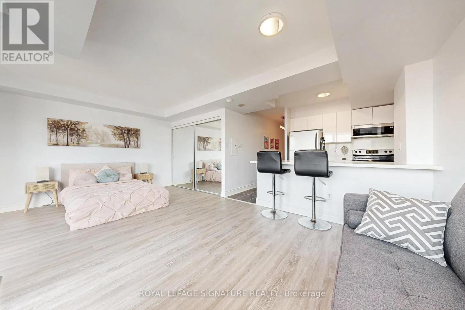 1205 - 39 PARLIAMENT STREET