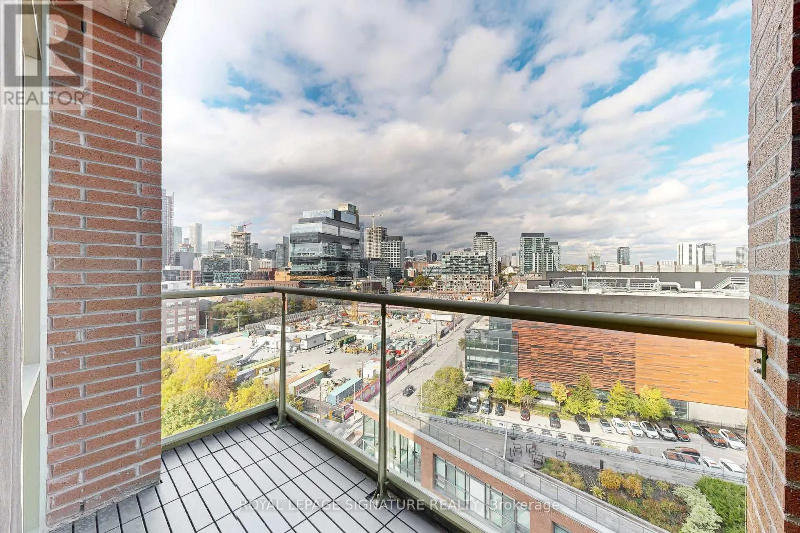 1205 - 39 PARLIAMENT STREET