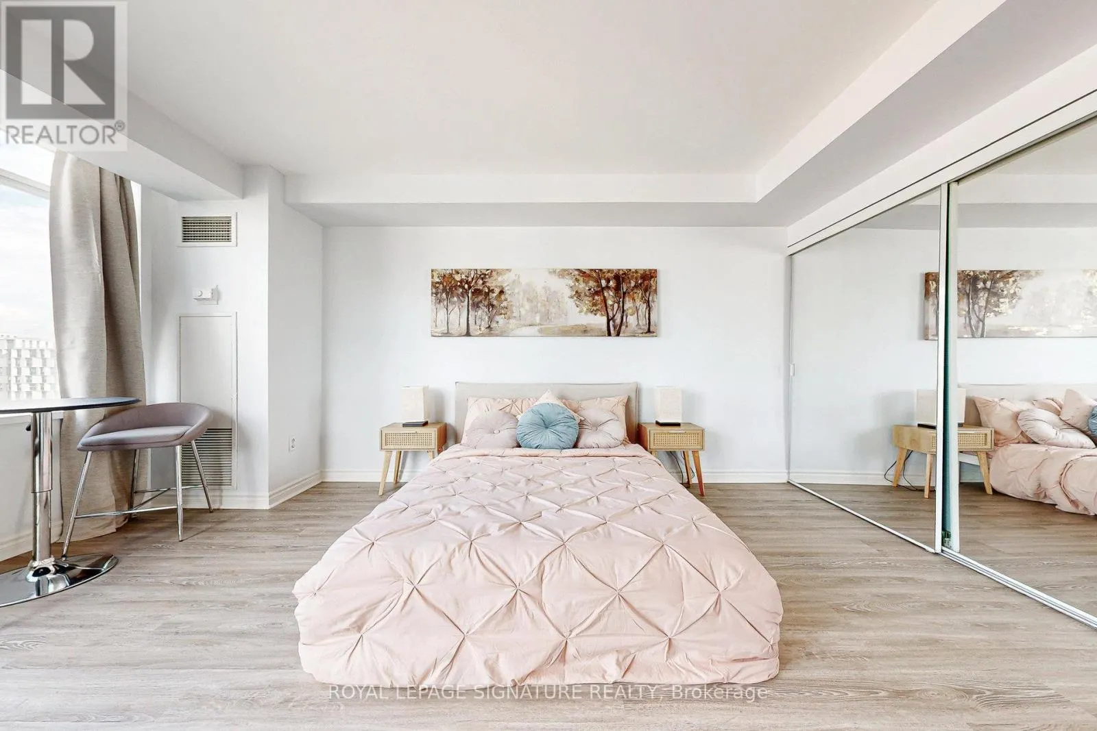 1205 - 39 PARLIAMENT STREET