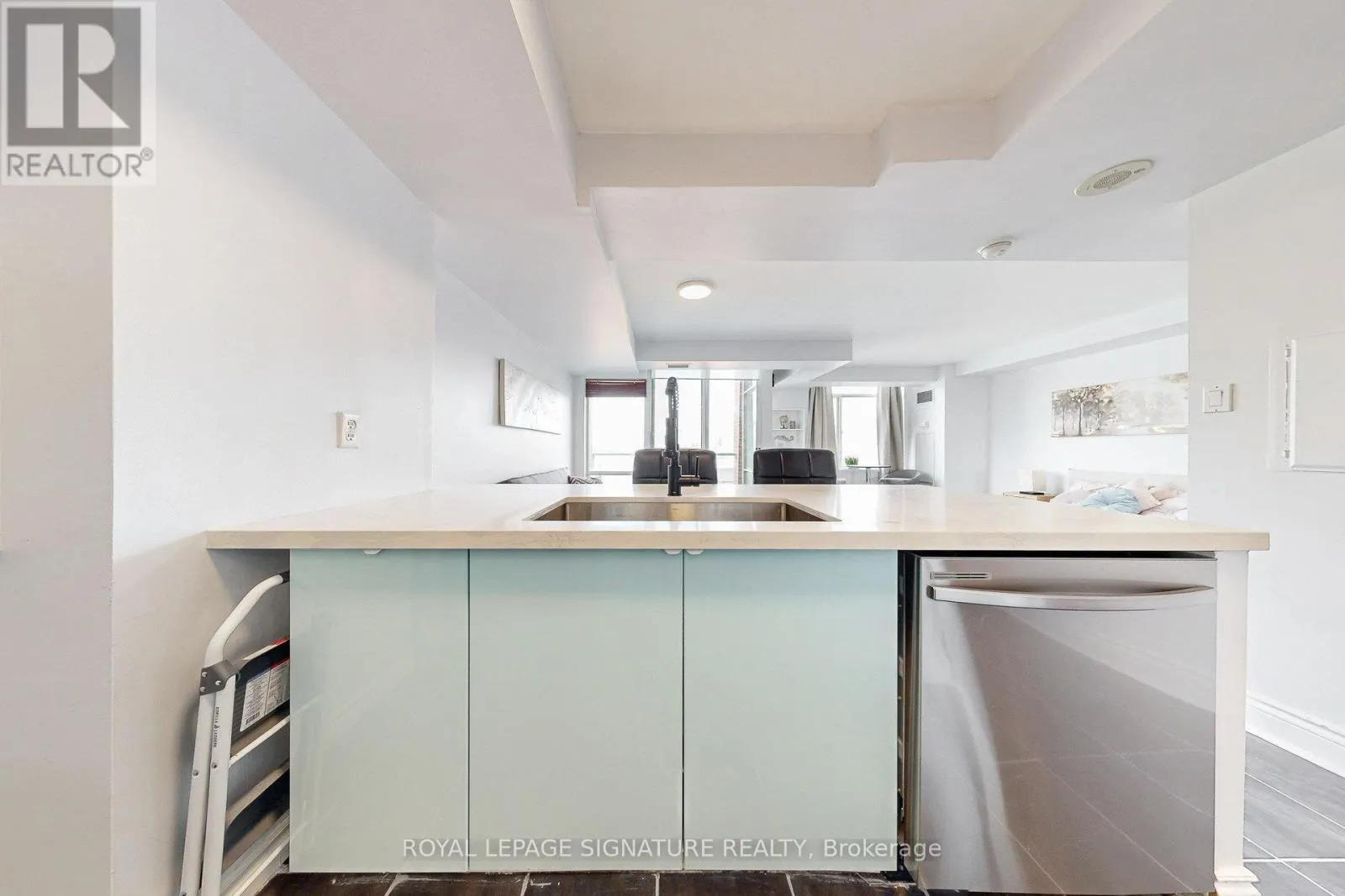 1205 - 39 PARLIAMENT STREET