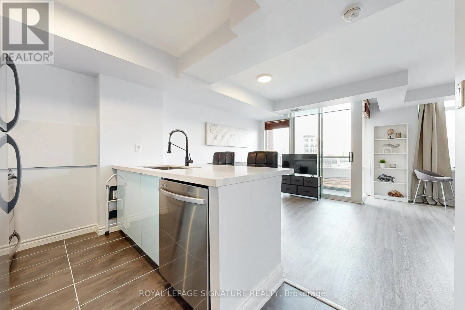 1205 - 39 PARLIAMENT STREET