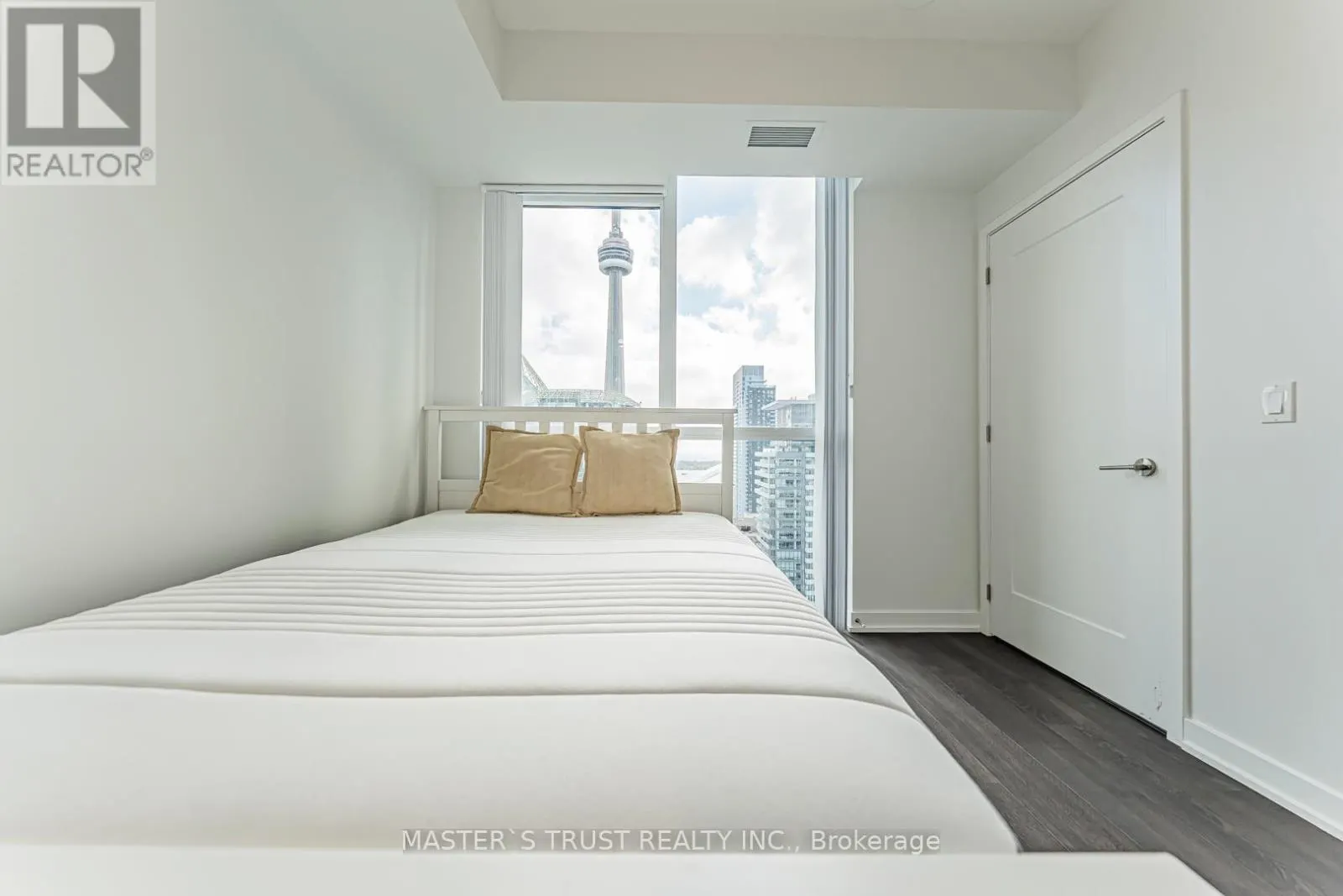 3004 - 99 JOHN STREET