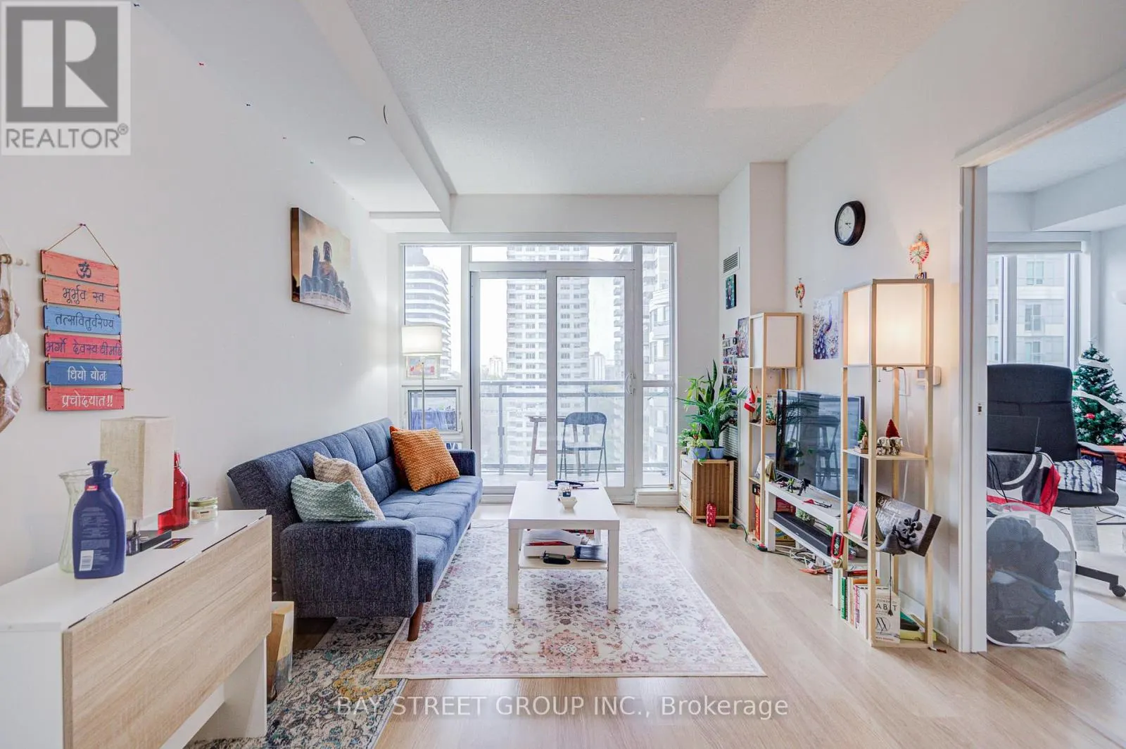 918 - 98 LILLIAN STREET