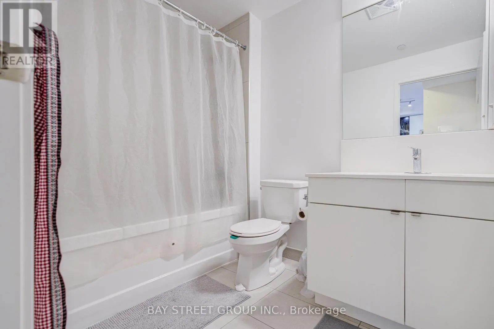 918 - 98 LILLIAN STREET