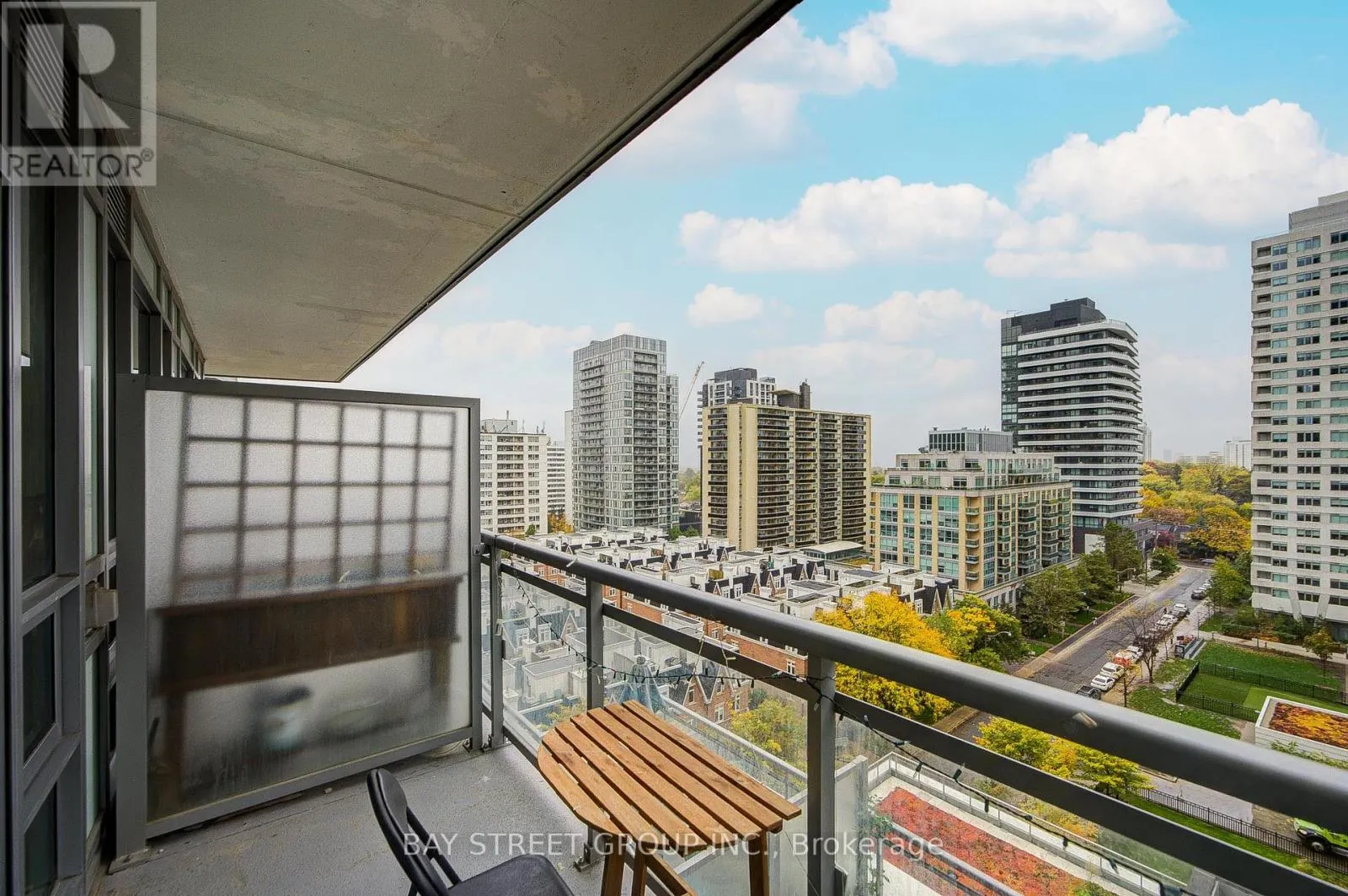 918 - 98 LILLIAN STREET