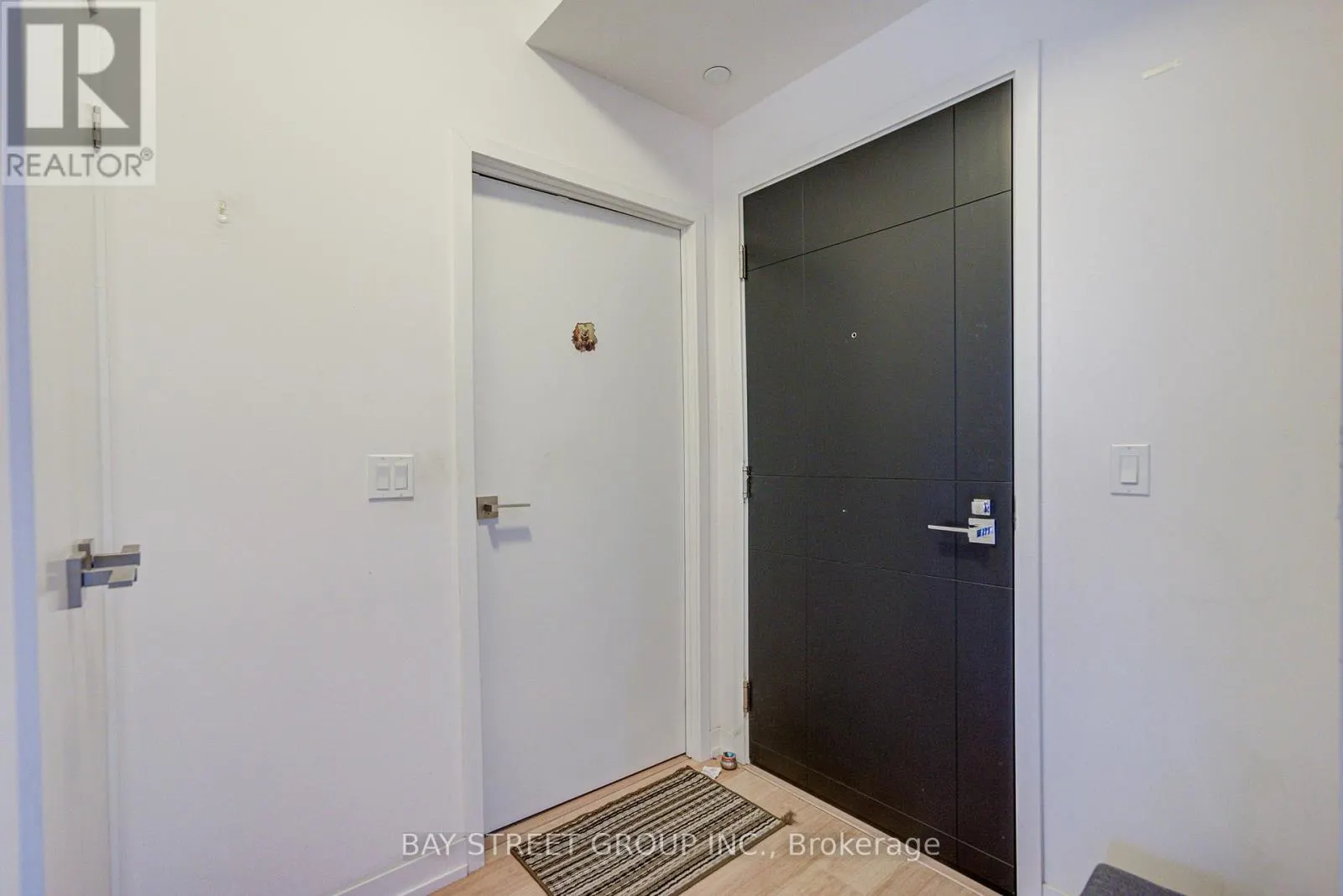 918 - 98 LILLIAN STREET