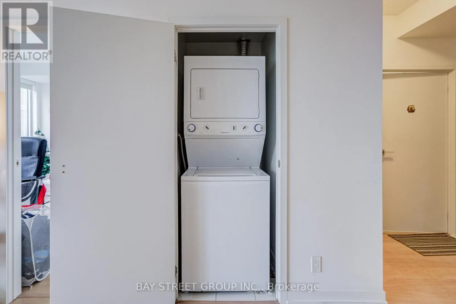 918 - 98 LILLIAN STREET