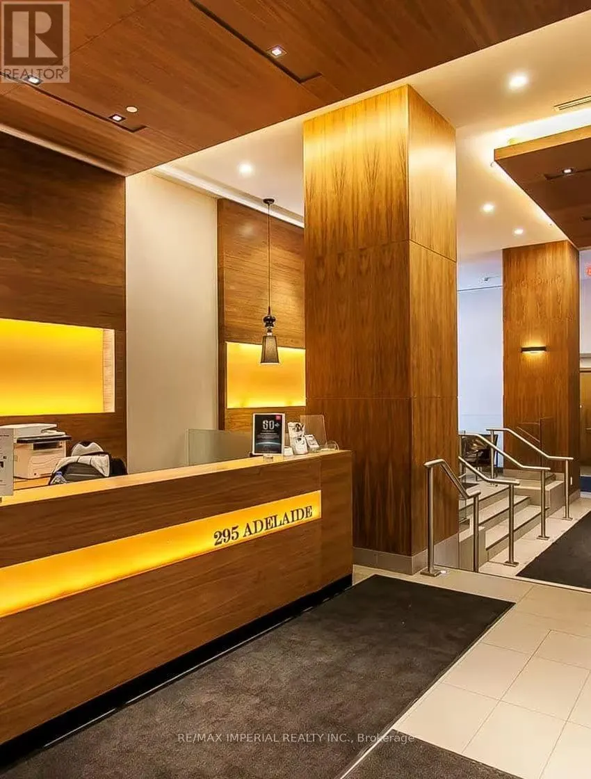 723 - 295 ADELAIDE STREET W