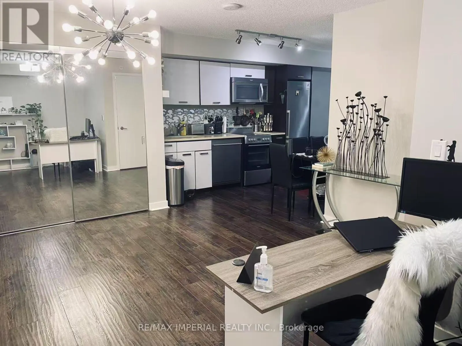 723 - 295 ADELAIDE STREET W