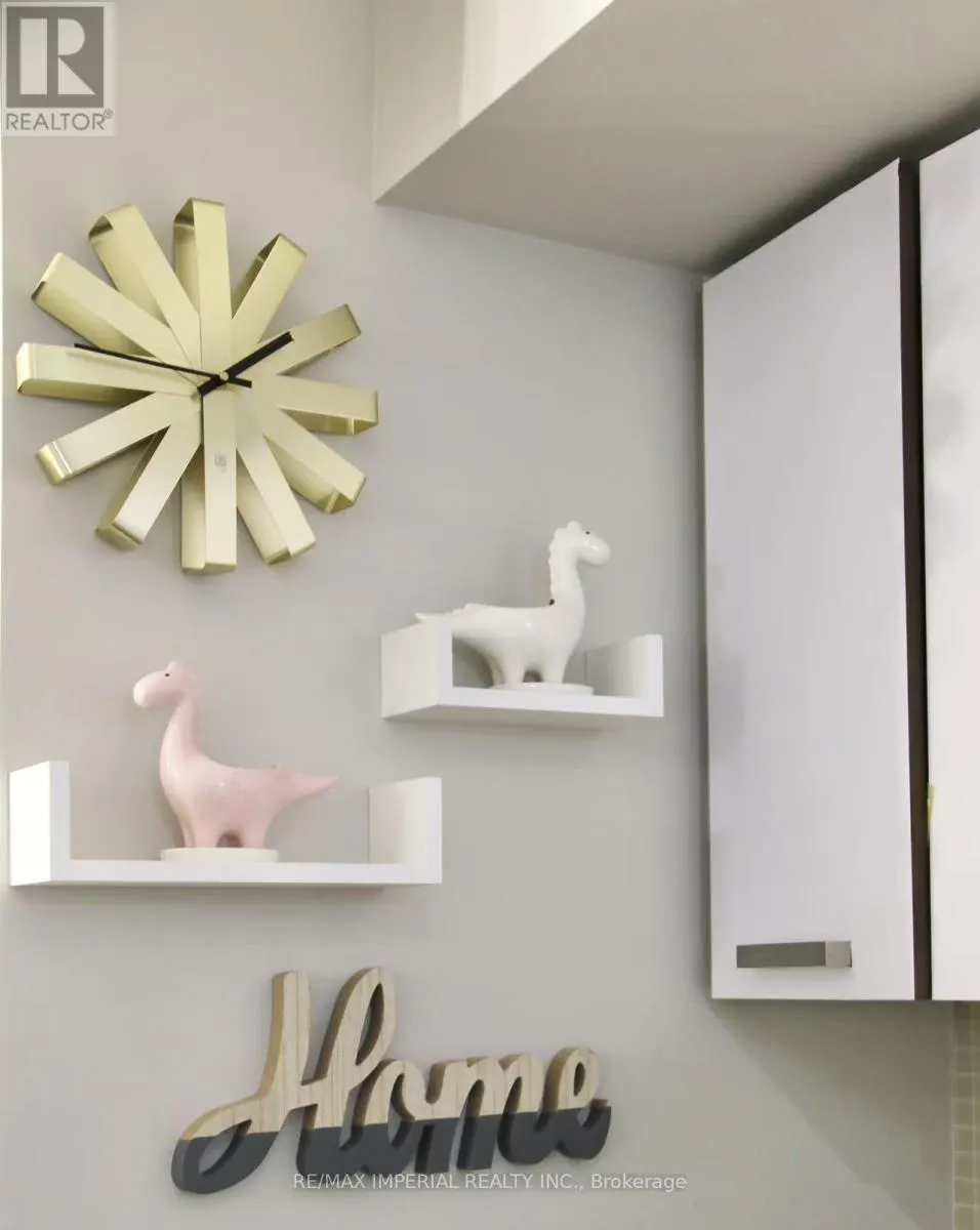 723 - 295 ADELAIDE STREET W